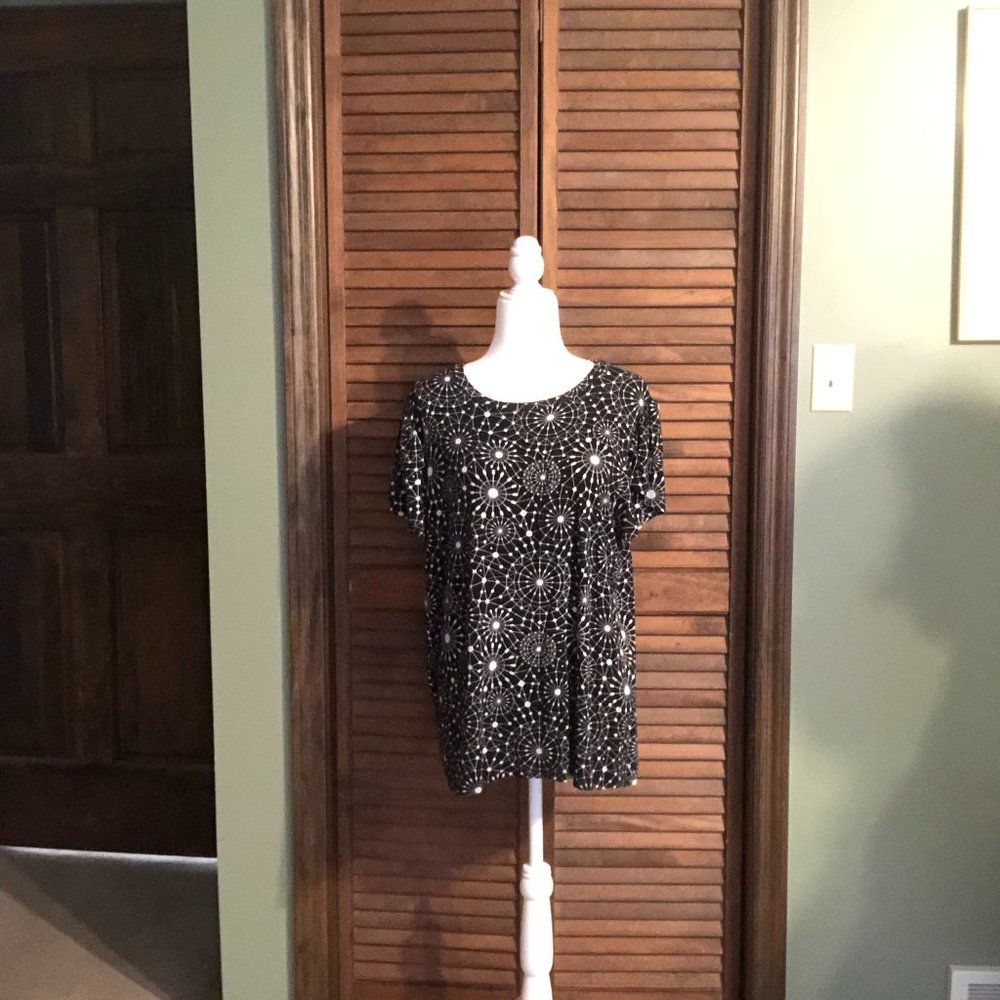 LuLaRoe Dahl Top